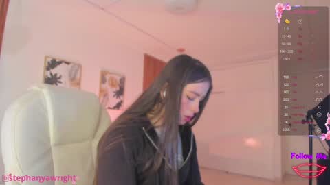 Snapshot of tiffanywright_ chatting on February 3, 12:25 pm Tiffany online show from February 3, 12:25 pm