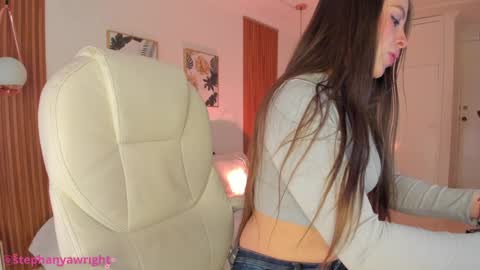 Snapshot of tiffanywright_ chatting on January 25, 1:35 pm Tiffany online show from January 25, 1:35 pm