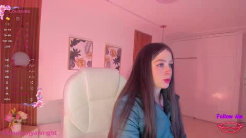 Snapshot of tiffanywright_ chatting on February 15, 12:43 pm Tiffany online show from February 15, 12:43 pm