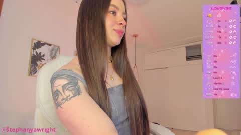 Snapshot of tiffanywright_ chatting on December 22, 1:55 pm Tiffany online show from December 22, 1:55 pm