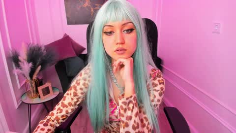 tiffanyyoun online show from April 5, 11:09 am