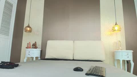 T I F F A N Y online show from January 12, 8:03 pm