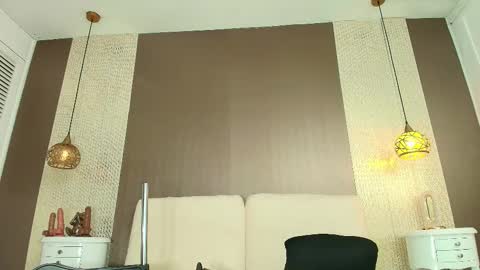 T I F F A N Y online show from February 27, 9:58 pm