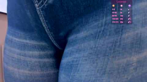 Snapshot of timissi chatting on February 2, 1:12 am Timis but I prefer you whisper to my ear my girl online show from February 2, 1:12 am
