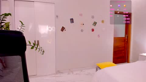 Snapshot of timissi chatting on December 29, 11:50 pm Timis but I prefer you whisper to my ear my girl online show from December 29, 11:50 pm