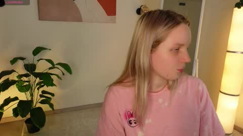 tinasiner online show from November 10, 4:24 pm