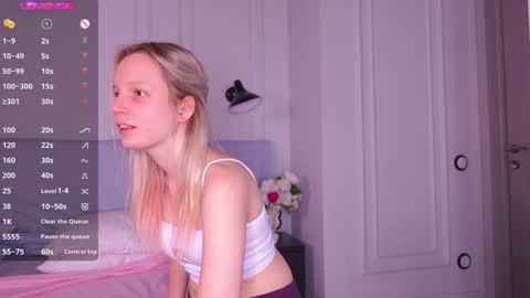 Snapshot of tinasiner chatting on December 22, 2:16 pm tinasiner online show from December 22, 2:16 pm