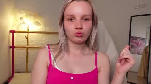 Snapshot of tinasiner chatting on September 13, 3:42 pm tinasiner online show from September 13, 3:42 pm