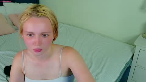 tinasiner online show from July 31, 2:07 pm