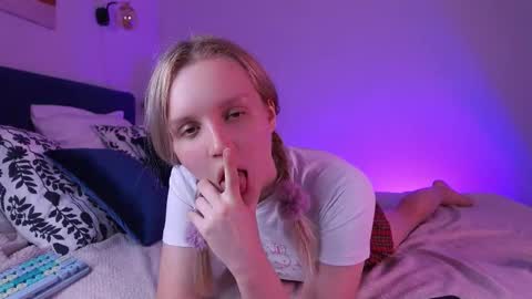 Snapshot of tinasiner chatting on September 20, 3:43 pm tinasiner online show from September 20, 3:43 pm