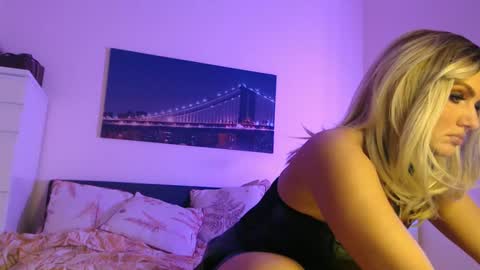 tinkerbell822 online show from March 6, 9:36 am