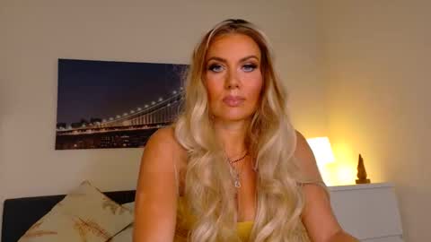 tinkerbell822 online show from October 18, 8:28 am