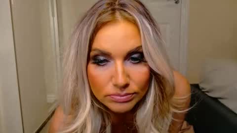 tinkerbell822 online show from November 19, 10:48 am