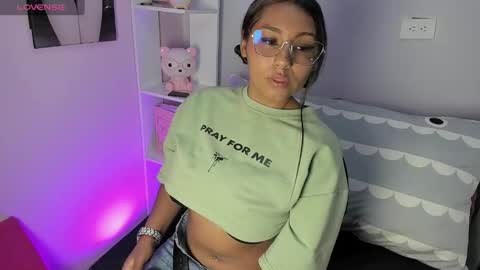 tinna noa online show from March 4, 8:26 pm