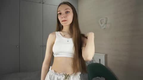 Snapshot of tiny_bunny__ chatting on February 7, 6:13 pm Sofia online show from February 7, 6:13 pm