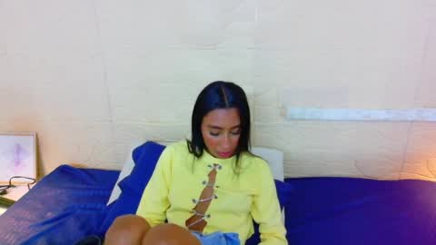 tiny_sarah1 online show from April 4, 4:11 am