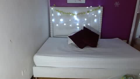 tiny_sexy_ebony online show from December 21, 9:15 pm