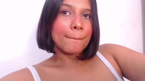 tiny_whore18 online show from November 19, 7:14 pm