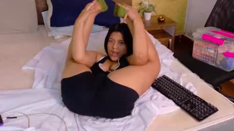tiny_whore18 online show from June 10, 3:11 pm
