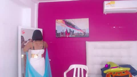 tiny_whore18 online show from October 28, 5:19 pm