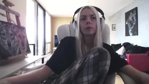 stage Kylie Sinner  brand CLITBAIT online show from November 1, 12:31 pm