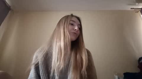 Hi Im Carry 18 years old online show from December 3, 8:28 am