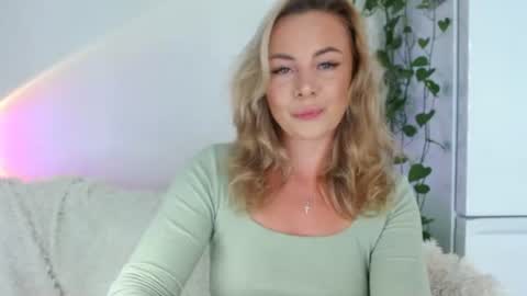 tokens_are_sexy online show from August 1, 9:28 pm
