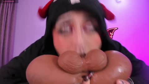   Independent model online show from October 21, 12:14 am