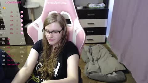 Snapshot of tomato_tease chatting on October 6, 12:44 pm tomato_tease online show from October 6, 12:44 pm