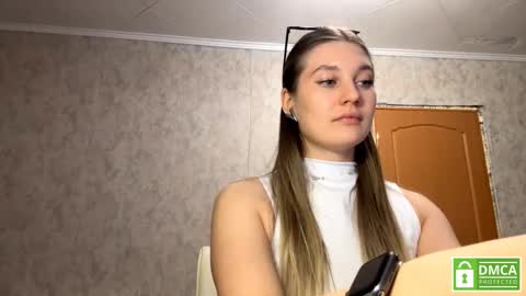 Anita online show from March 8, 5:17 pm