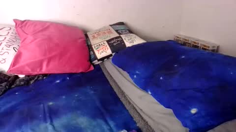 naughteacher2001 online show from December 2, 5:31 am