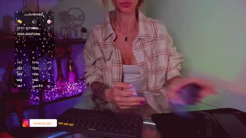 Snapshot of trafka_murafka chatting on December 16, 7:00 pm Hey my name is Kiri Kiri online show from December 16, 7:00 pm