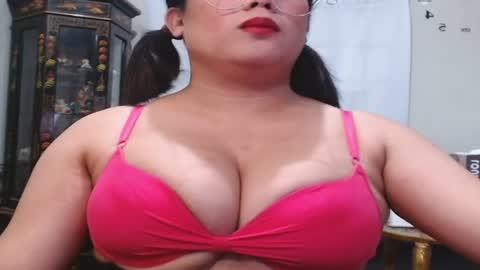 travelergirl online show from June 10, 1:49 am
