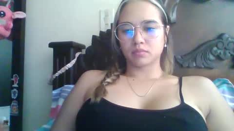 Snapshot of triana_bell chatting on December 27, 4:22 pm triana_bell online show from December 27, 4:22 pm