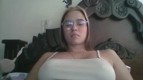 triana_bell online show from November 26, 7:04 pm