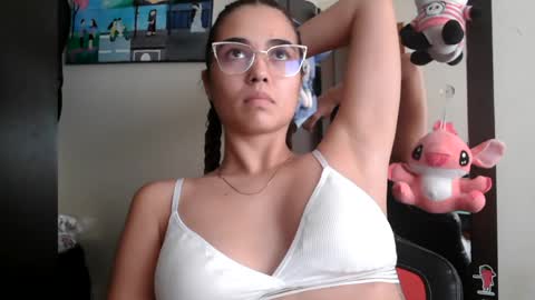 triana_bell online show from July 28, 8:12 pm