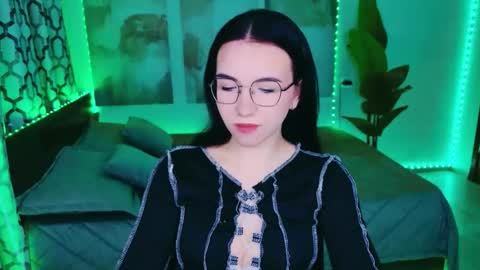 TriciaDaisy online show from May 17, 2:49 pm