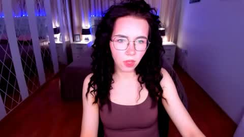 TriciaDaisy online show from June 14, 4:03 am