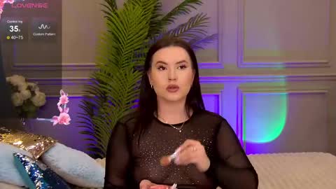 Snapshot of trisha_winslet chatting on March 8, 3:59 am trisha_winslet online show from March 8, 3:59 am