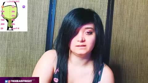 Snapshot of trixiedoescamcam chatting on October 6, 9:52 pm trixiedoescamcam online show from October 6, 9:52 pm