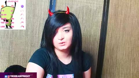 Snapshot of trixiedoescamcam chatting on October 4, 9:30 pm trixiedoescamcam online show from October 4, 9:30 pm
