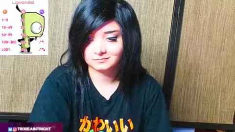 Snapshot of trixiedoescamcam chatting on October 2, 12:15 am trixiedoescamcam online show from October 2, 12:15 am