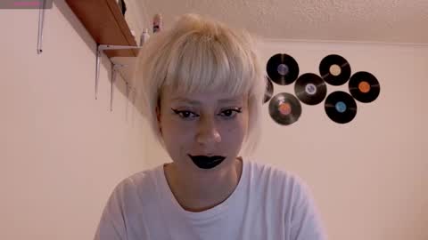 Snapshot of tryp666 chatting on October 9, 4:38 am Cait online show from October 9, 4:38 am