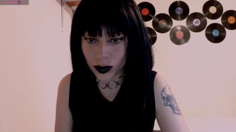 Snapshot of tryp666 chatting on October 7, 1:54 am Cait online show from October 7, 1:54 am