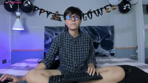 Snapshot of tsuki_maru chatting on October 12, 9:06 pm Maru online show from October 12, 9:06 pm