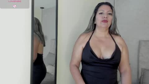 tutu_milf online show from April 9, 7:30 pm