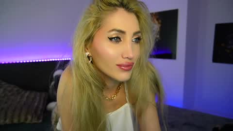 MayCarrey online show from December 18, 11:40 pm