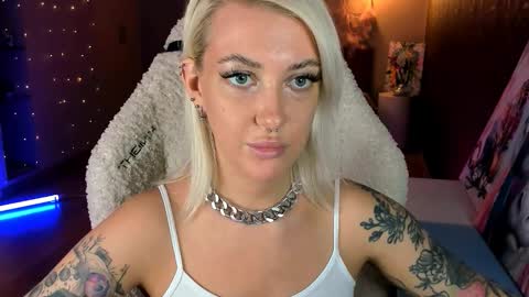 Miley online show from February 21, 12:06 pm