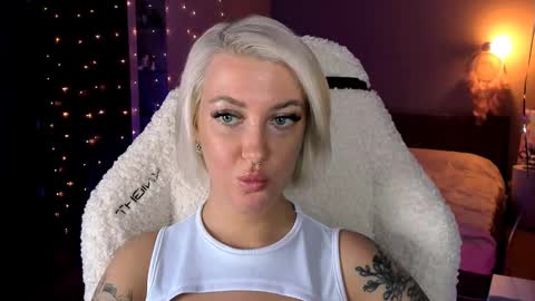 Miley online show from December 13, 3:32 pm