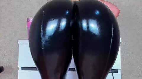 tykita online show from December 1, 8:40 am